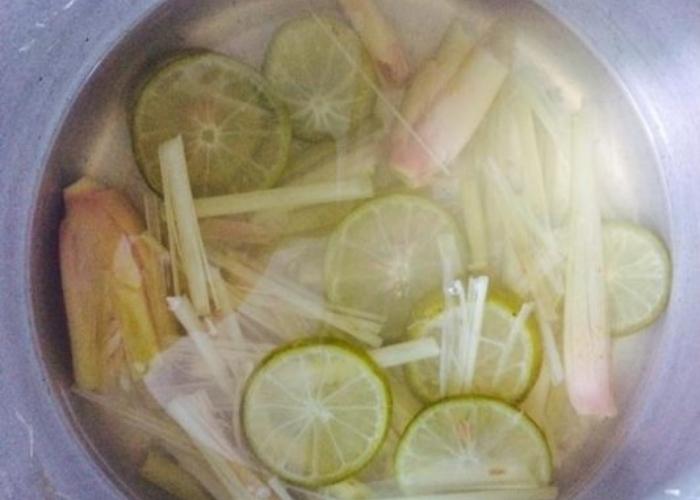  xông mặt trị mụn bằng sả