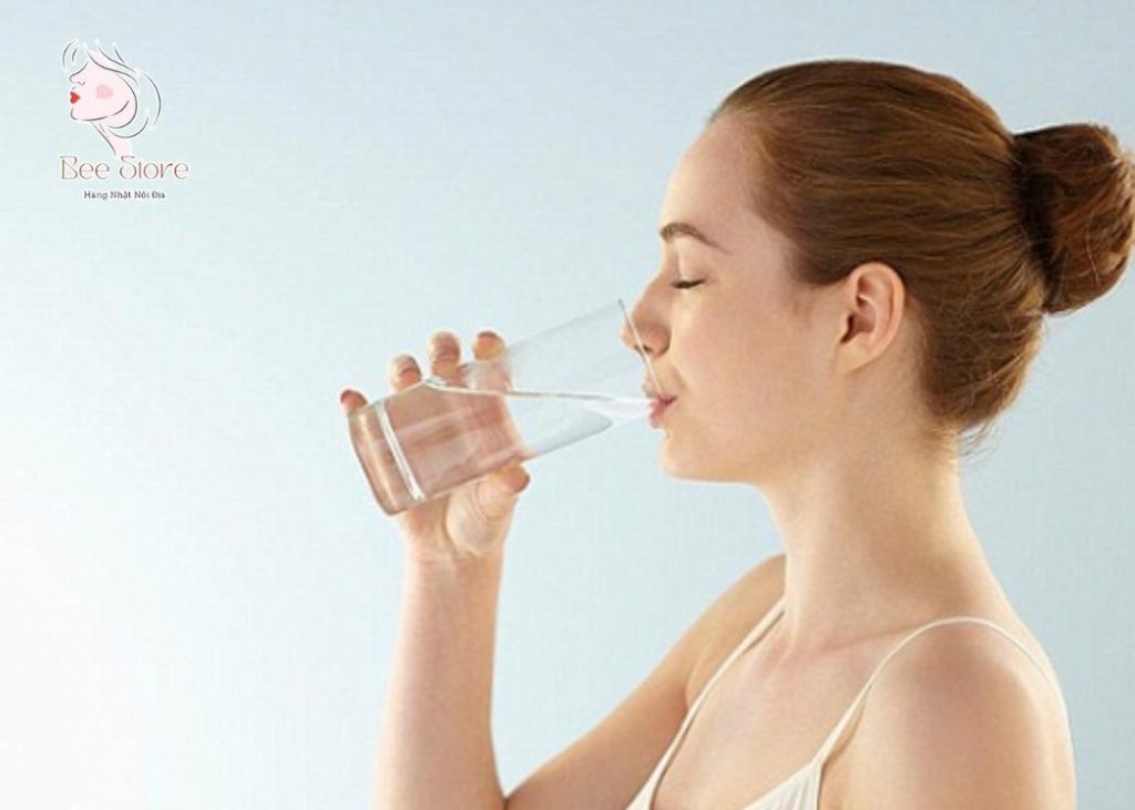 uống nước giúp da hạn chế đổ dầu