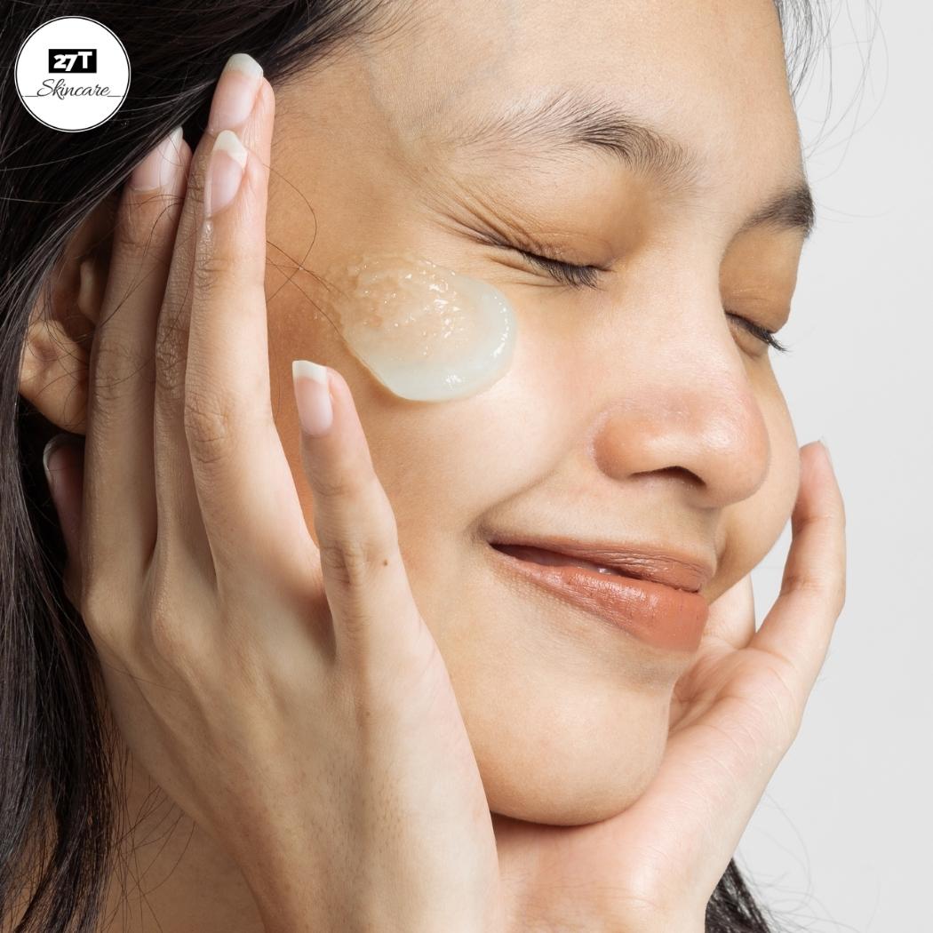 da đủ ẩm sẽ hạn chế tiết dầu giúp giảm mụn ẩn