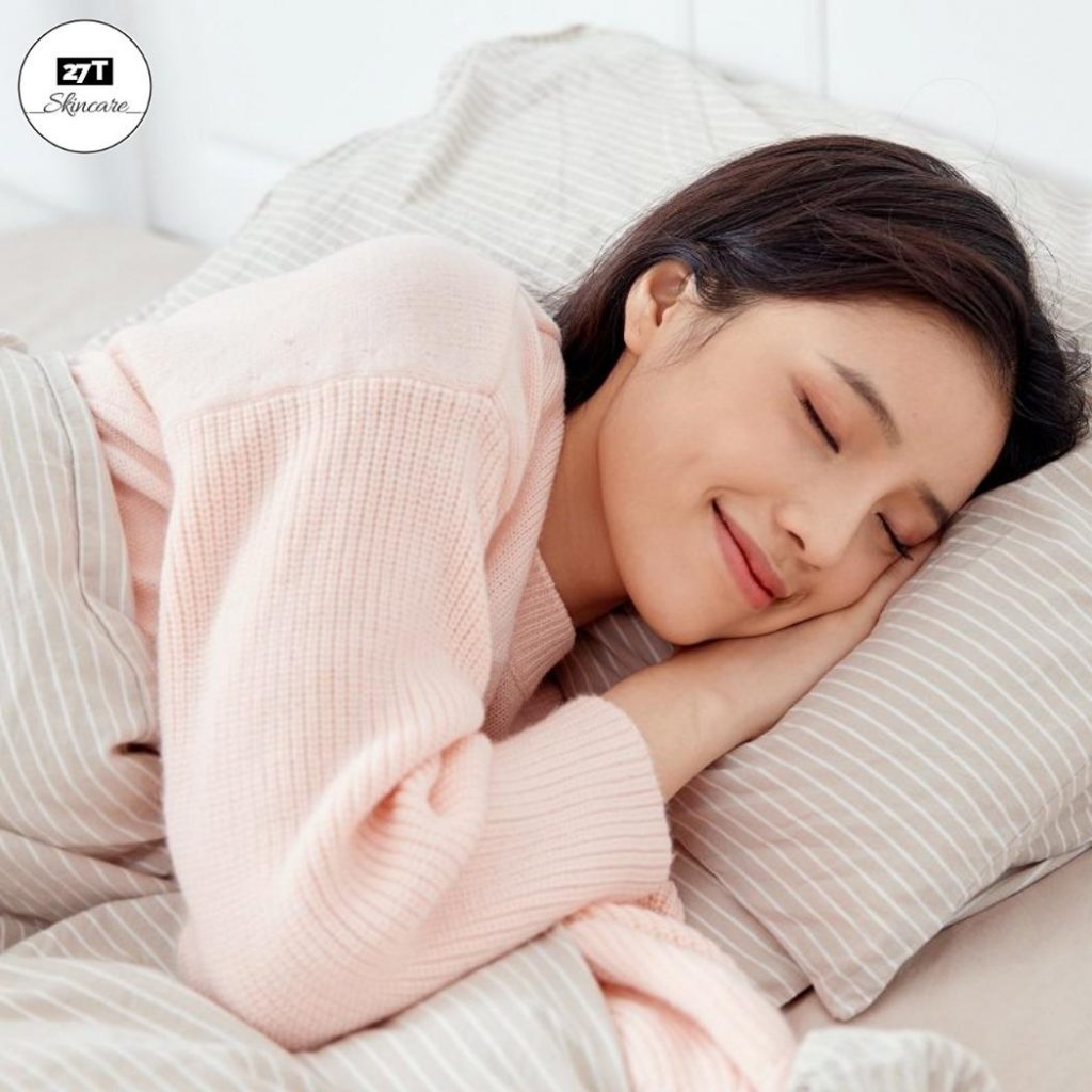 vệ sinh đồ cá nhân thường xuyên tiếp xúc với da để hạn chế mụn ẩn